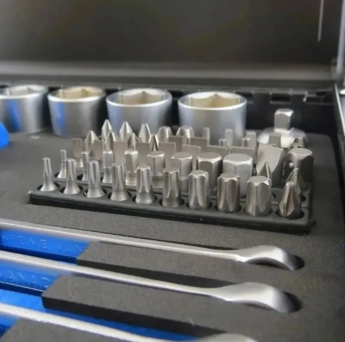 Set De Herramientas 133 Piezas Con Caja Metálica